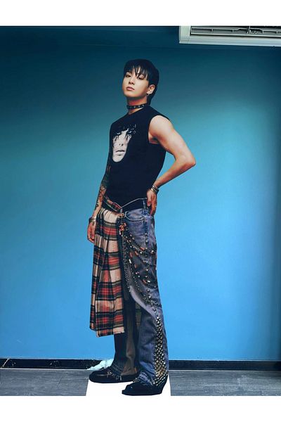 dakik reklam Jungkook Standing Full Length Model Man Bts Jungkook Model