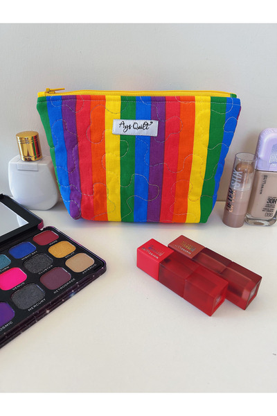 Ays Quilt حقيبة مكياج بنقشة قوس قزح