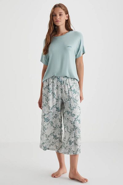 Catherine's Women's Short Sleeve Summer Pajamas Set – Plain Light Green Top & Floral Print Bottom C0T3N72