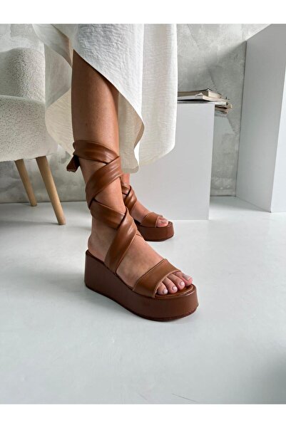 Modanizm عزيزي صندل بكعب ويدج بني