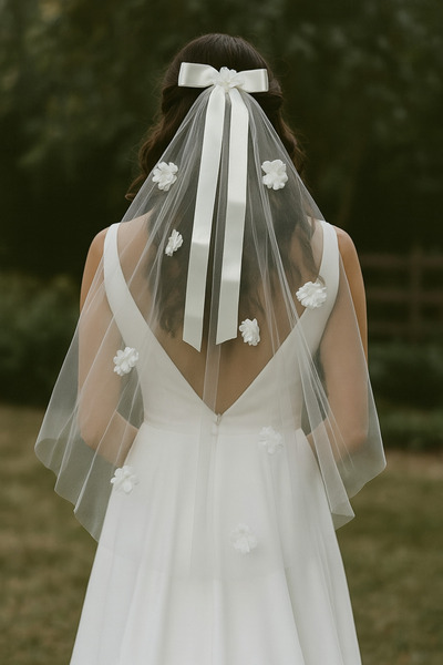 BlueBlossom Kurdeleli Çiçek İşlemeli Gelin Duvağı | El Yapımı Kısa Tül Duvak | Zarif Düğün Saç Aksesuarı