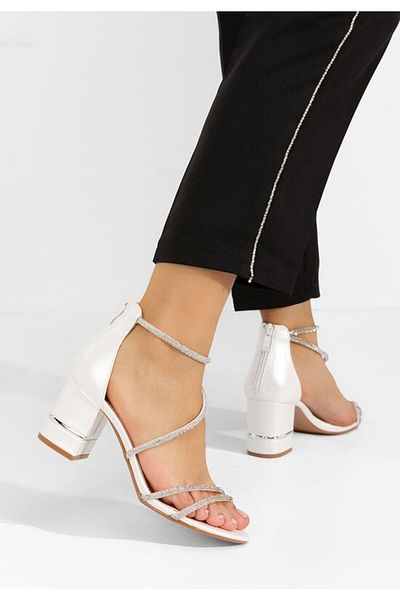 B T Shoes Sandale cu toc gros Kathey albe