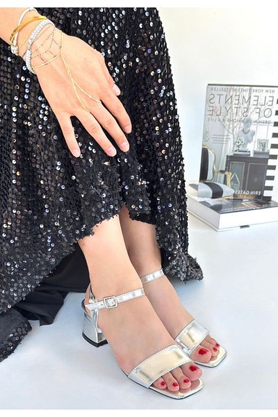 CONAHOME Feori Silver Patent Leather Heeled Shoes