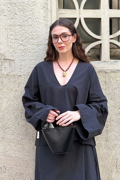 Ceylan Otantik Μαύρη οργανική λινή μπλούζα με λαιμόκοψη