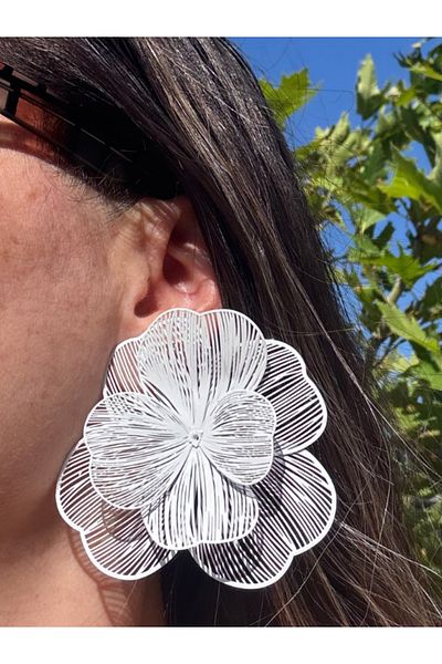 bijuxbymrv Filigree White Flower Earrings