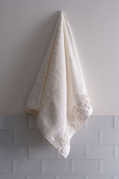 Nazik Home Madeira 3D Knitted Flower Embroidered Hand Towel (30 X 50 cm)