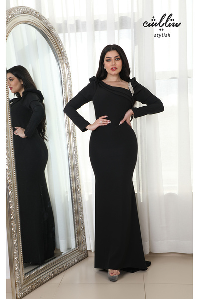 Stylish فستان أنيق باللون الأسود مزين بإكسسوار