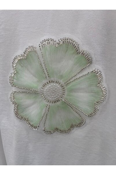 Butik boncuk işlemeli çiçek figürlü tshirt