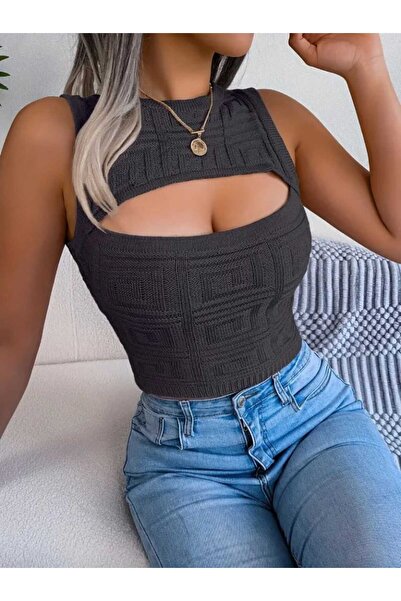 YK GİYİM Göğüs Dekolteli Örme Crop Bluz – Modern ve Şık Tasarım