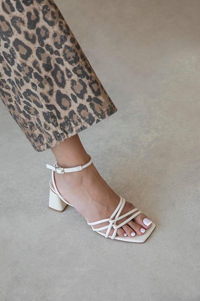 STRASWANS Onika Women's Heeled Wrinkled Leather Sandals Beige