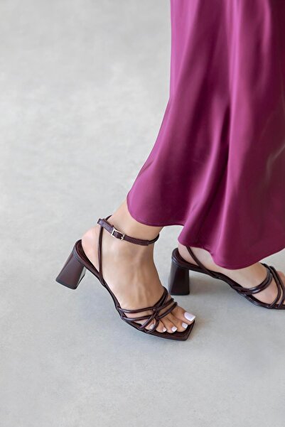 STRASWANS Onika Women's Heeled Wrinkled Leather Sandals Burgundy