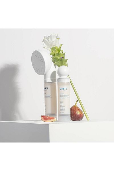 SHIFT Travel shower filter with a calming scent for a refreshing shower experience every day. Fits a regular shower.