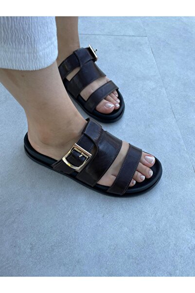 Elvinin Tarzı Tina Bitter Brown Wrinkled Patent Leather Slippers with Buckle Detail