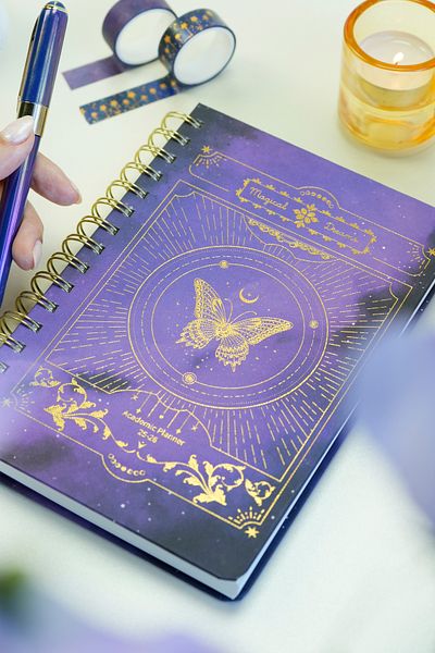 Victoria's Journals Академична Аджанда-2025–2026 | А5 | Спирала | Мека корица | Слонова кост 100 гр. | Stellar Bloom