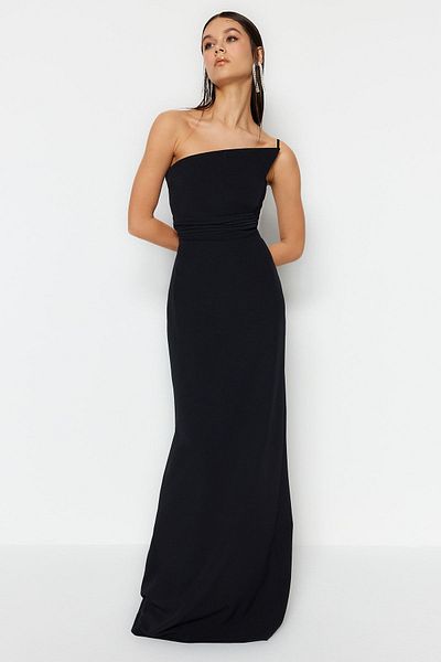 Trendyol Collection Černé tkané dlouhé elegantní večerní šaty na jedno rameno Noční šaty pro návrat domů TPRSS23AE00228