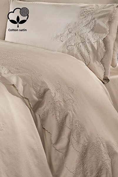 Nazik Home Dynasty Embroidered Double 7 Piece Duvet Cover Pique Set