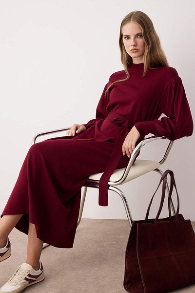 Trendyol Modest Πλεκτό φόρεμα με μπαλόνι με μισό ζιβάγκο με ζώνη μπορντό TCTAW24EB00023