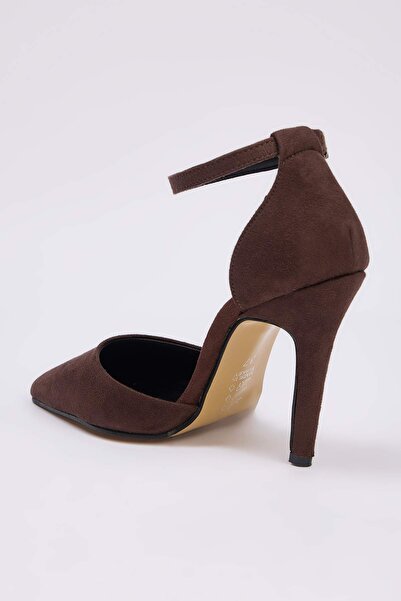 TRENDYOL SHOES Hnědé semišové kotníkové pásky se špičatou špičkou Dámské boty na jehlovém tenkém podpatku TAKSS25TO00089
