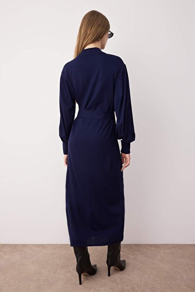 Trendyol Modest Sötétkék öves fél garbó, léggömb ujjú kötött ruha TCTAW24EB00023