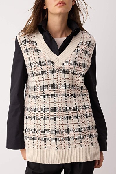 Trendyol Modest Stone V-Neck Knitwear Sweater TCTAW22UV0050