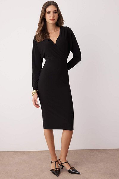Trendyol Collection Μαύρο μανίκι νυχτερίδα Λεπτομερής Εφαρμογή Ευέλικτο Μίντι Πλεκτό Φόρεμα TWOAW24EL00198