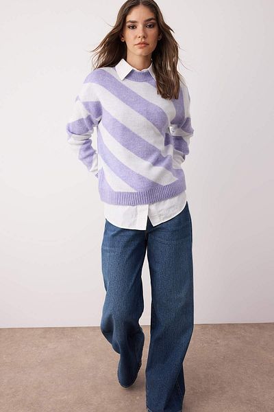 Trendyol Modest Lilac pruhovaný svetr – pletené zboží, TCTAW25AK00059