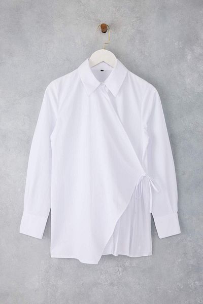 Trendyol Modest Weißes Hemd mit Kragen, zweireihig, zum Binden, mit Falten, detailliertes gewebtes Hemd TCTSS25TG00016