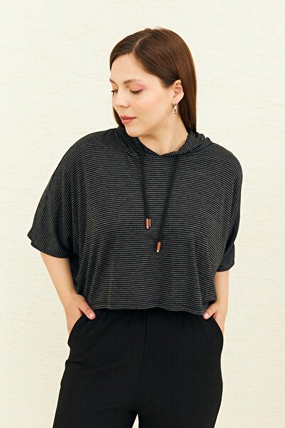 Curly Κοντή μπλούζα με ριγέ κουκούλα