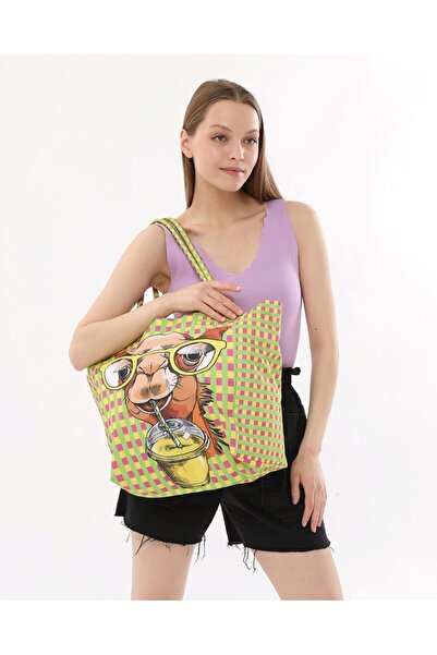 Bolder Daisy Green Checkered Giraffe Beach Bag