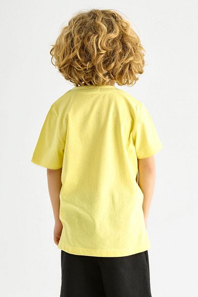 zepkids Tricou pentru băiat, cu mânecă scurtă, cu imprimeu atemporal, culoare galben deschis