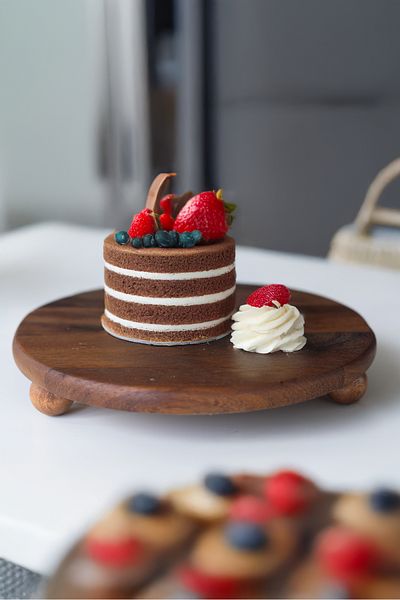 Akayev Wooden 28 cm Standing Presentation Plate - Cake Plate - Natural Presentation Plate