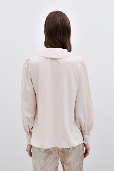 Sateen 1084-1096 İnci Aksesuar Detaylı Bebe Yaka Bluz