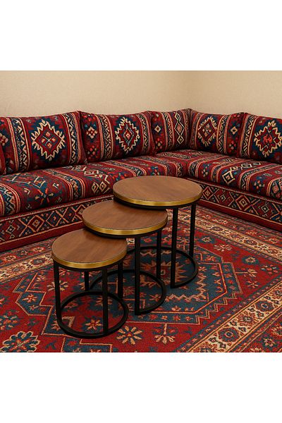 Un A set of 3 round serving tables that add a touch of luxury to every sitting area.