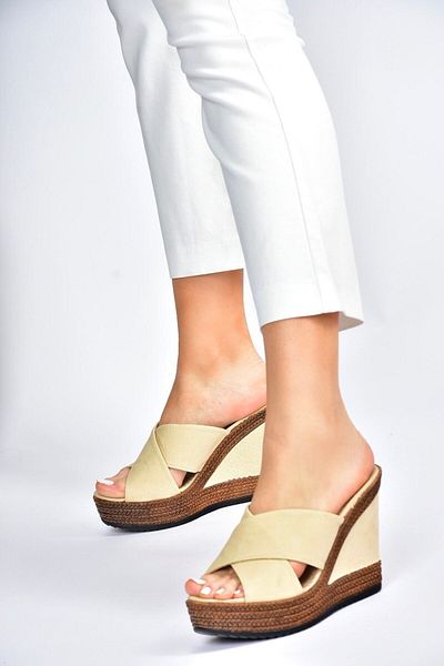 Fox Shoes Γυναικείες Παντόφλες Μπεζ F674072005
