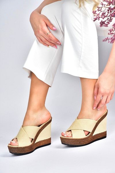 Fox Shoes Γυναικείες Παντόφλες Μπεζ F674072005
