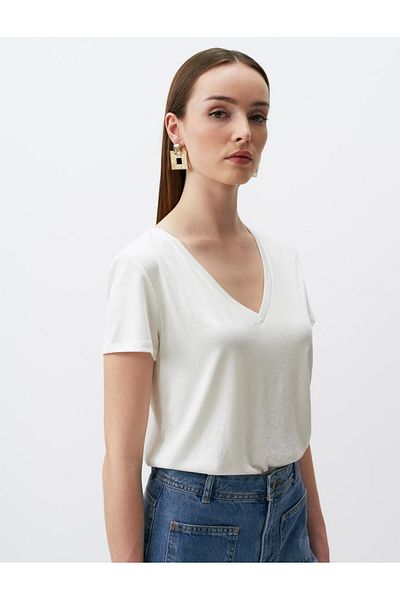 Jimmy Key White Straight Cut V-Neck Short Sleeve Basic Knitted T-Shirt
