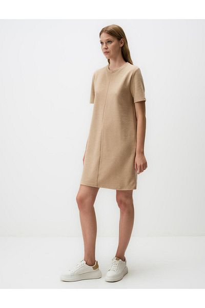 Jimmy Key Rochie mini confortabilă, bej, cu decolteu rotund, cu mâneci scurte
