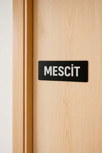 Happynesso لافتة من البليكسي باللون الأسود مع كتابة 'MESCİT' - 22×8 سم، رقائق رمادية، قابلة للصق