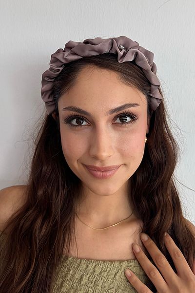 TAKIŞTIR تاج مفصّل بحجر بلون المنك