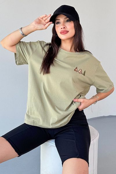 Cappmoda T-914 Χακί Κάμπινγκ Κέντημα Μπλουζάκι με λαιμόκοψη