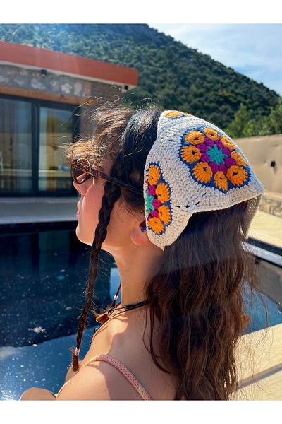 RA Design Hand-knitted bandana