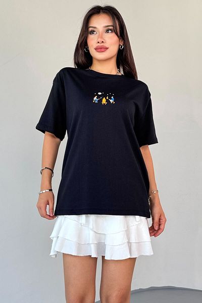 Cappmoda T-910 Tricou negru din bumbac cu mânecă scurtă brodat cu foc