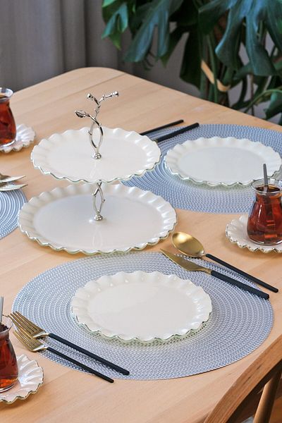 Glore Solid Cream Wavy Platinum Gilt Glass Cookie Holder
