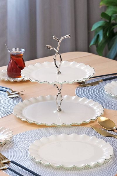 Glore Solid Cream Wavy Platinum Gilt Glass Cookie Holder