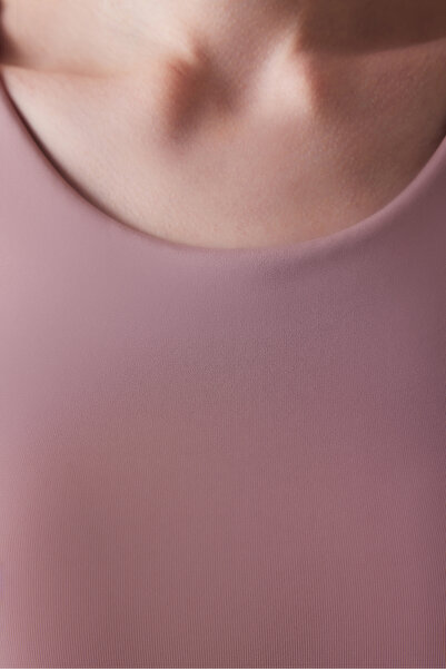 Penti Μπλουζάκι Crop με λεπτομέρεια με αποξηραμένο τριαντάφυλλο