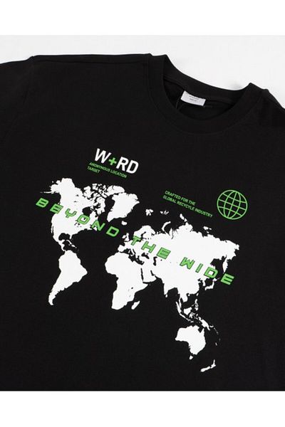 No Future Beyond the Wide Extreme Oversize T-Shirt Nf0466Sy