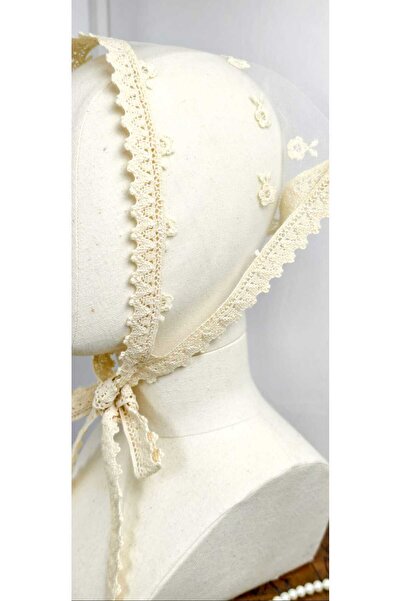 Handmade Cream Vintage Bandana with Lace Detail and Thick Edge – Betty Bands