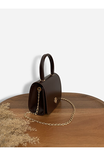 Shloe حقيبة نسائية مع سلسلة كروس وحزام يد بإبزيم مفصل باللون البني المر