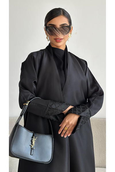 outline Black abaya with taffeta fabric