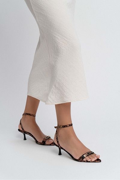 NİŞANTAŞI SHOES Pantofi cu toc pentru damă Bumble Leo din satin cu detaliu de cataramă